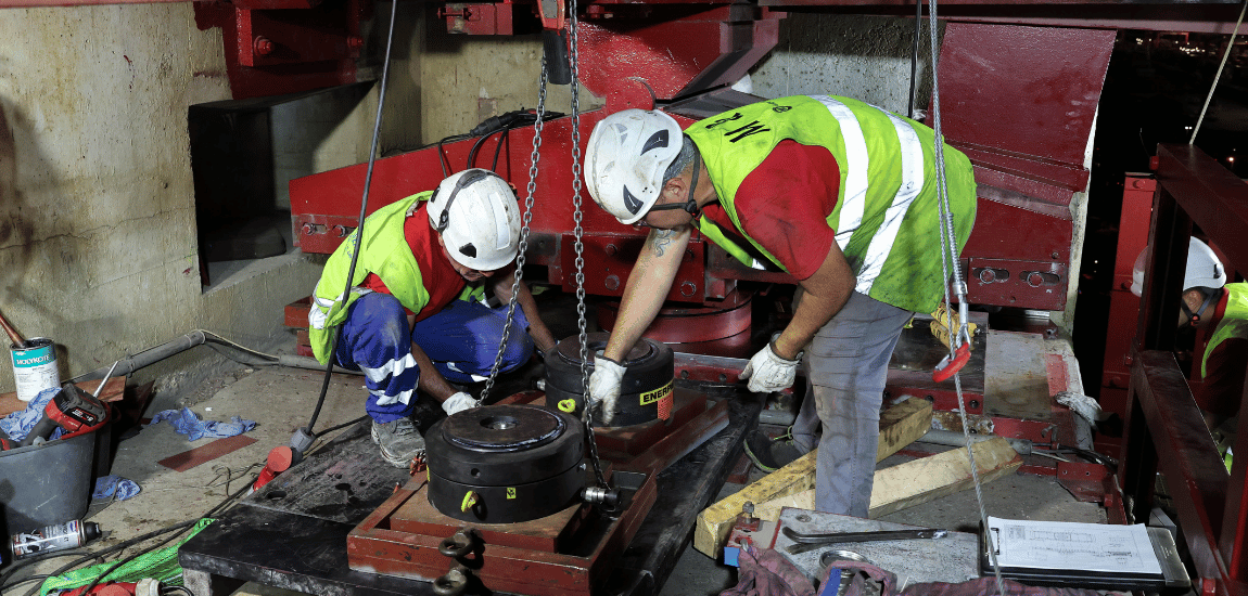 O trabalho que mantém a Ponte 25 de Abril em movimento