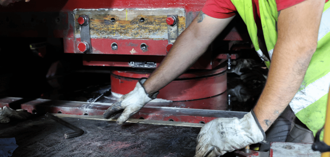 O trabalho que mantém a Ponte 25 de Abril em movimento