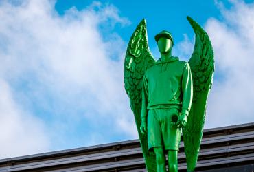 Estação do Cais do Sodré recebe Escultura de um Anjo, da autoria de Superlinox: fotografia 1