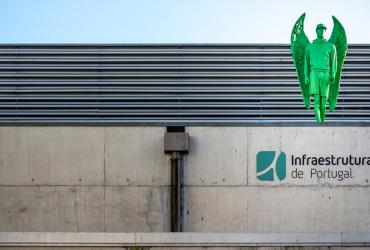 Fachada da Estação do Cais do Sodré com Escultura de um Anjo: fotografia 2 