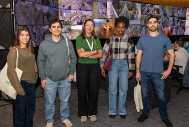 Imagem dos alunos no Centro de Controlo de Tráfego